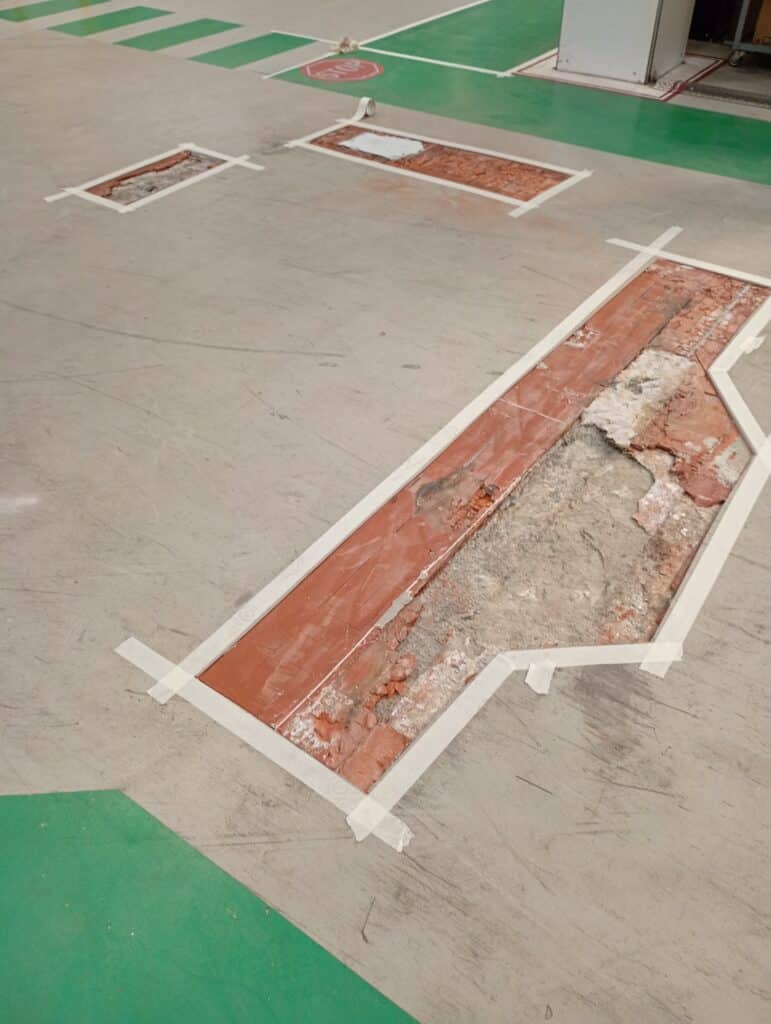 Preparazione e fresatura per riparazione pavimento in resina